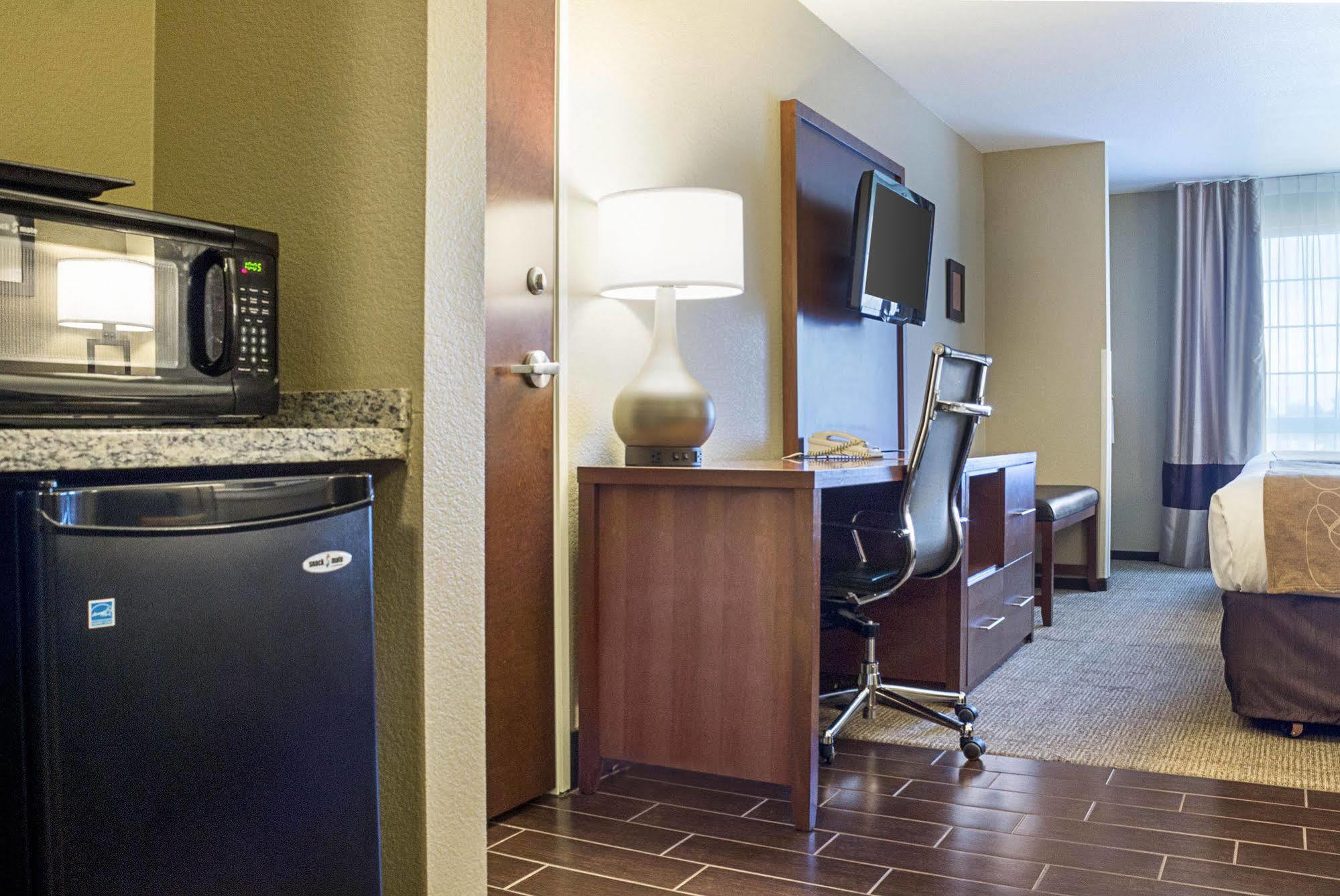 Comfort Suites Minot Εξωτερικό φωτογραφία